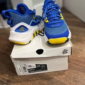 Under Armour GS CURRY Boys Sneakers size 3.5 NWT